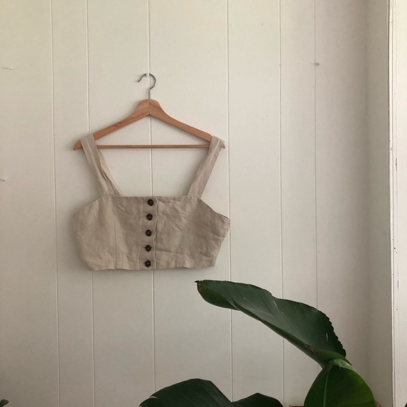 Forever 21 Tops - NWOT Forever 21 crop button top